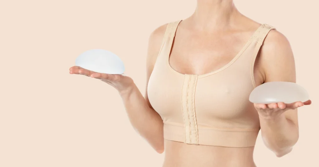 مميزات وعيوب عملية تكبير الثدي: نظرة طبية دقيقة مع نصائح الخبراء